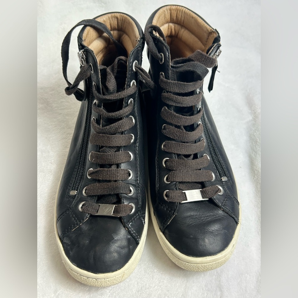 Uggs high sneaker black color